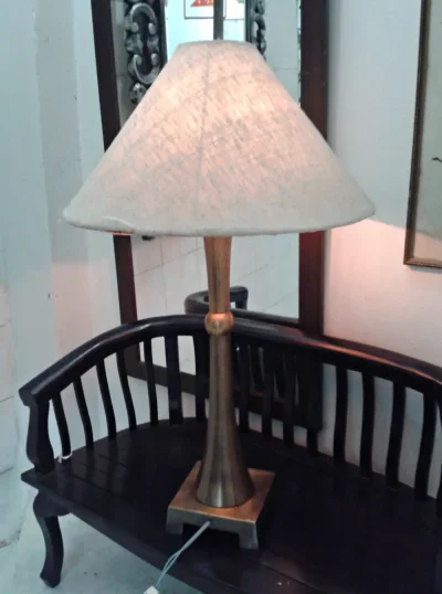 โคมไฟตั้งโต๊ะ