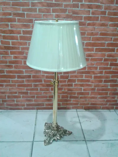 โคมไฟตั้งโต๊ะ