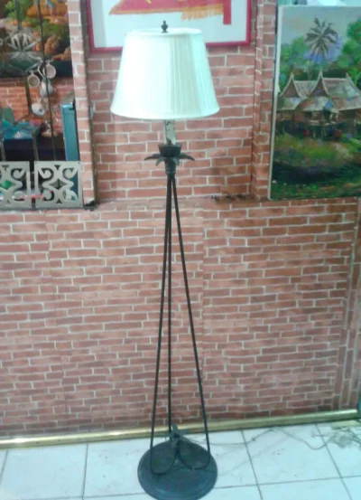 โคมไฟตั้งพื้น