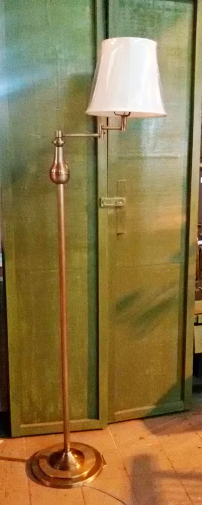 โคมไฟตั้งพื้น