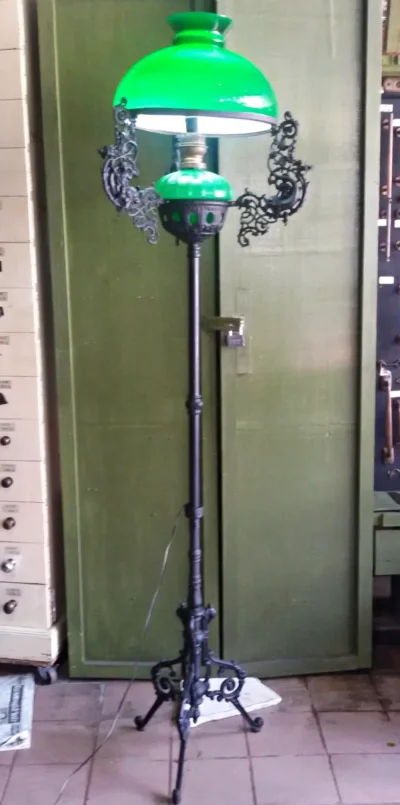 โคมไฟตั้งพื้น