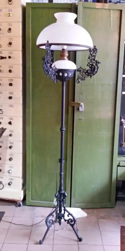 โคมไฟตั้งพื้น