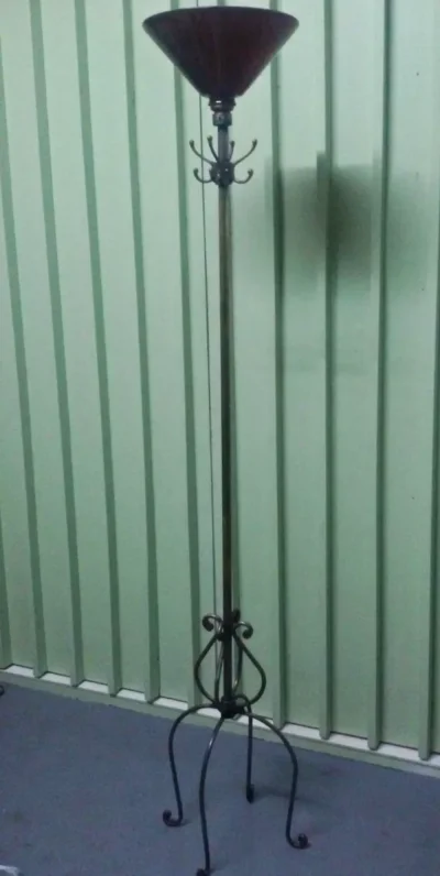 โคมไฟตั้งพื้น