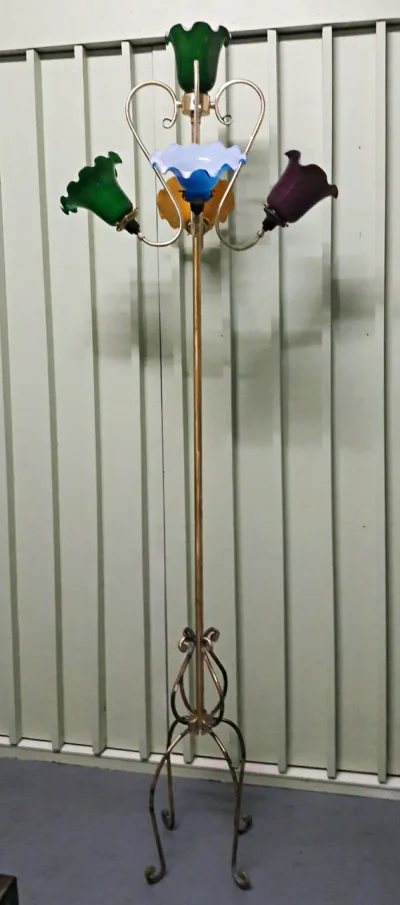 โคมไฟตั้งพื้น