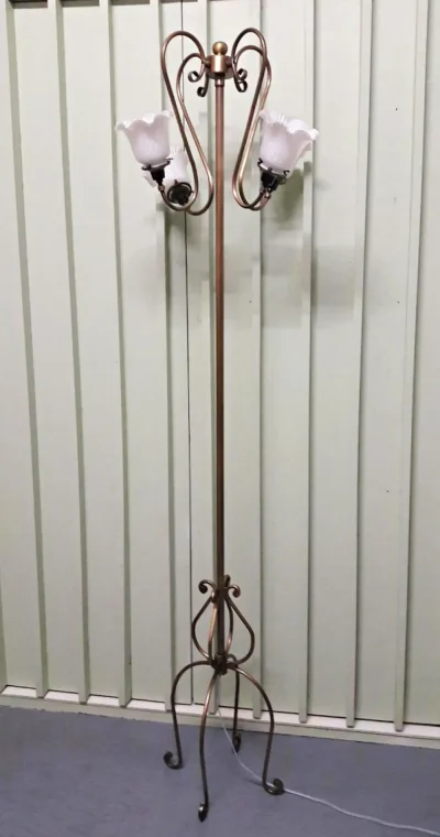 โคมไฟตั้งพื้น