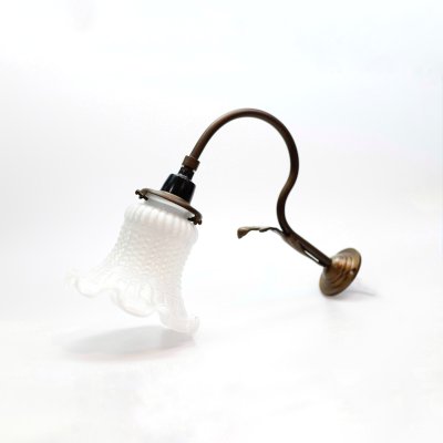 โคมไฟติดผนังทองเหลืองแท้ แก้วจีบสีขาวนม WLT01