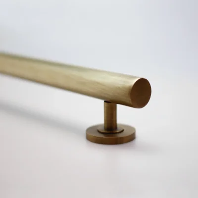 มือจับประตูทองเหลืองแท้ AMR18A