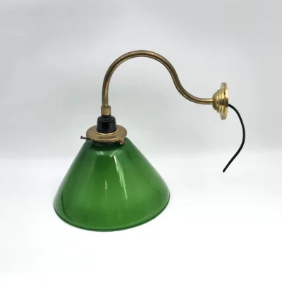 โคมไฟทองเหลืองติดผนัง แก้วหมวกสีเขียว 8 นิ้ว TWL18A