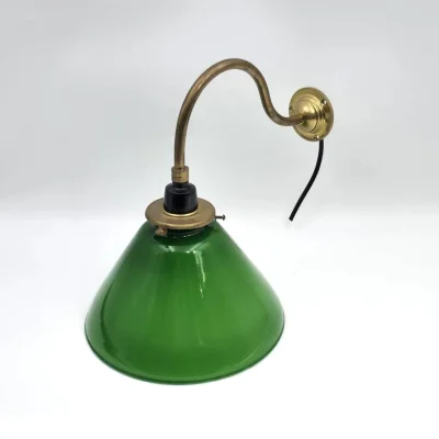 โคมไฟทองเหลืองติดผนัง แก้วหมวกสีเขียว 8 นิ้ว TWL18A