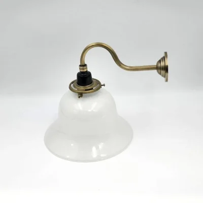 โคมไฟทองเหลืองติดผนัง แก้วหมวกสีขาวนม TWL18B