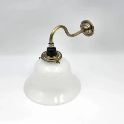 โคมไฟทองเหลืองติดผนัง แก้วหมวกสีขาวนม TWL18B