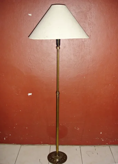 โคมไฟตั้งพื้น