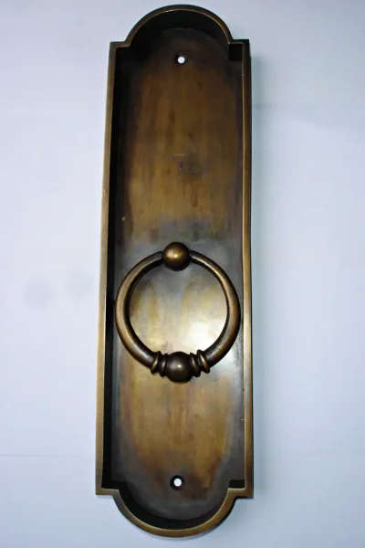 มือจับประตูทองเหลือง