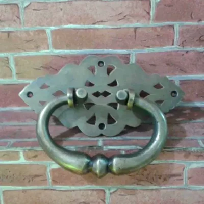 มือดึงบานประตูทองเหลือง