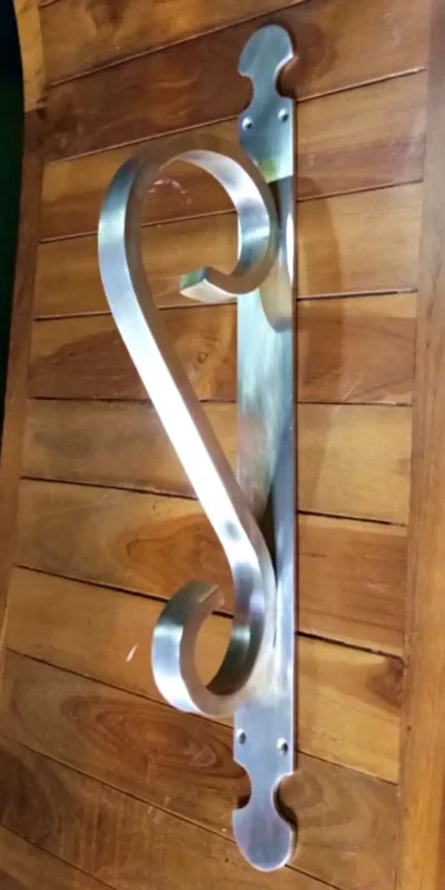 มือจับประตูทองเหลือง