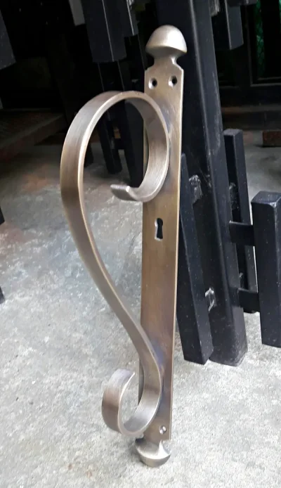 มือจับประตูทองเหลือง