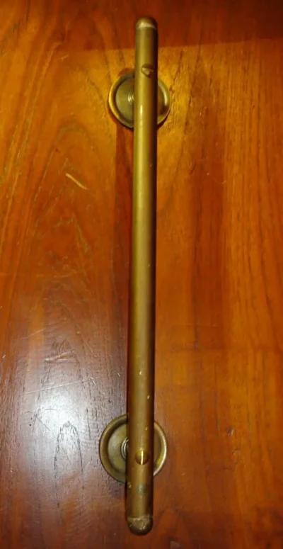 มือจับประตูทองเหลือง