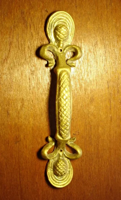 มือจับประตูทองเหลือง