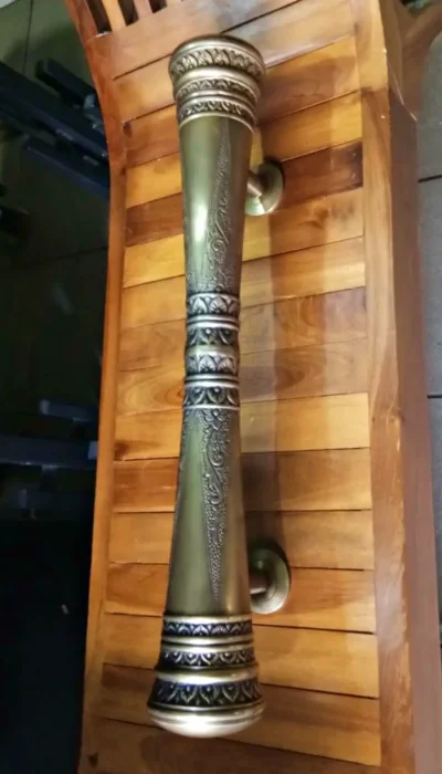 มือจับประตูทองเหลือง