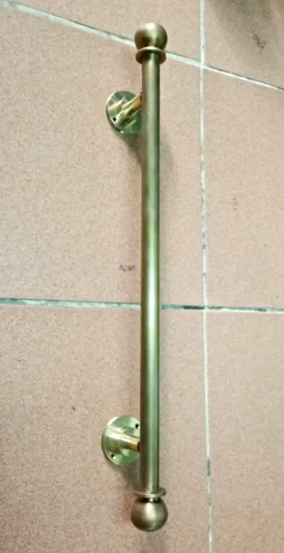 มือจับประตูทองเหลือง