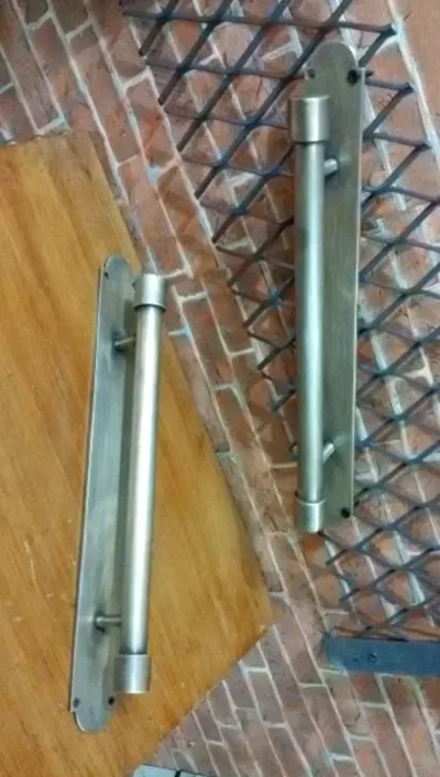 มือจับประตูทองเหลือง