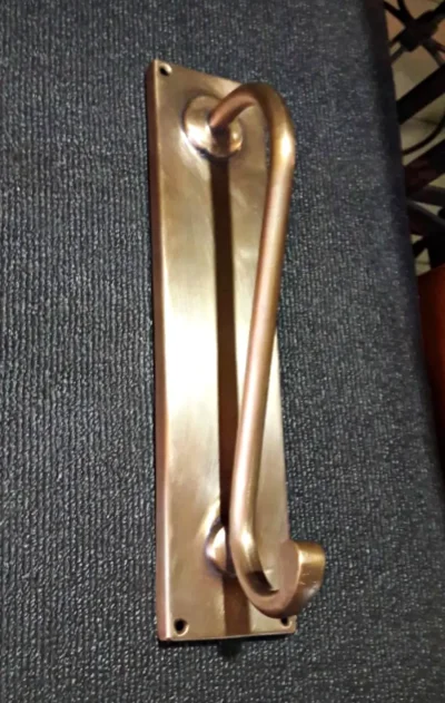 มือจับประตูทองเหลือง