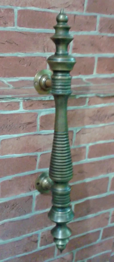 มือจับประตูทองเหลือง