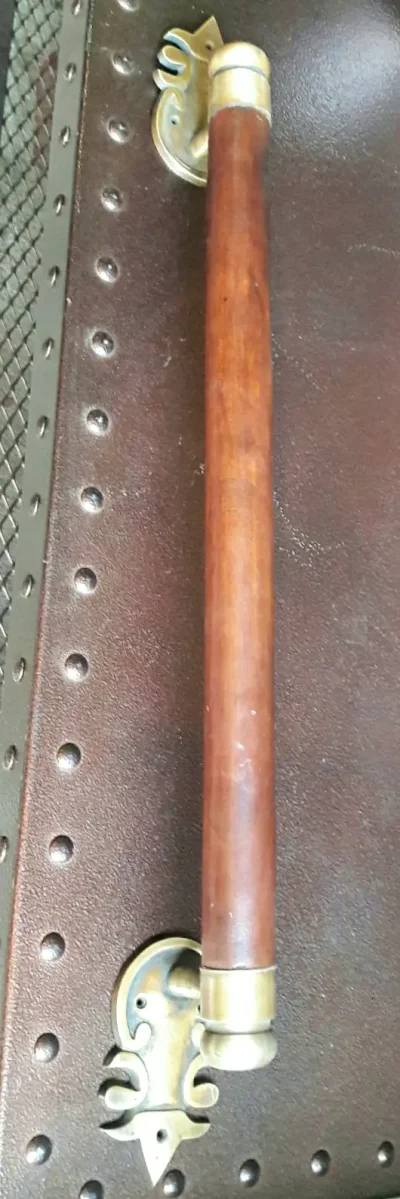 มือจับประตูทองเหลือง