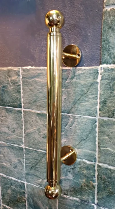 มือจับประตูทองเหลือง