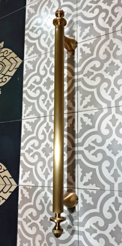 มือจับประตูทองเหลือง