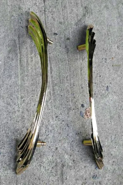 มือจับประตูทองเหลือง