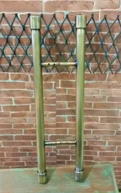 มือจับประตูทองเหลือง