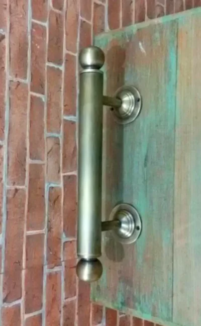 มือจับประตูทองเหลือง