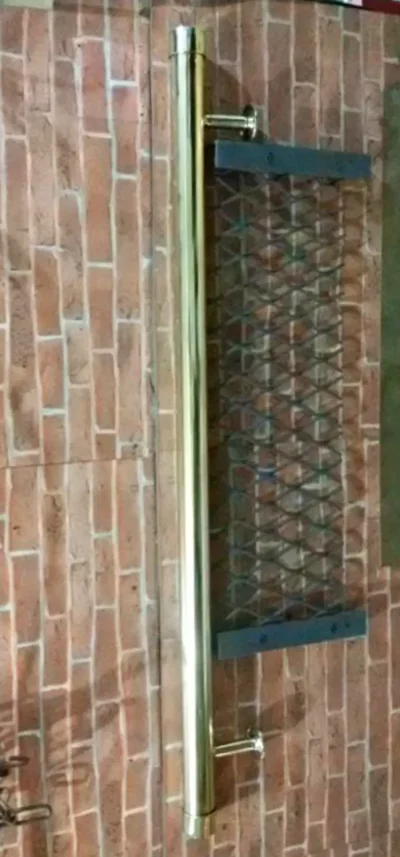 มือจับประตูทองเหลือง