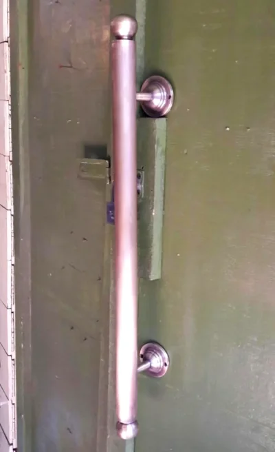 มือจับประตูทองเหลือง