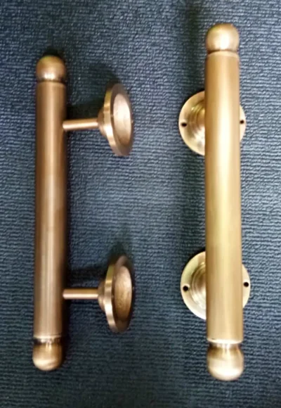 มือจับประตูทองเหลือง