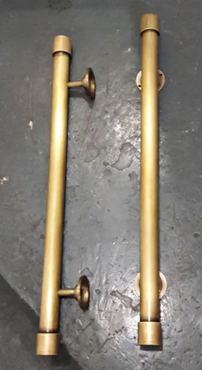 มือจับประตูทองเหลือง