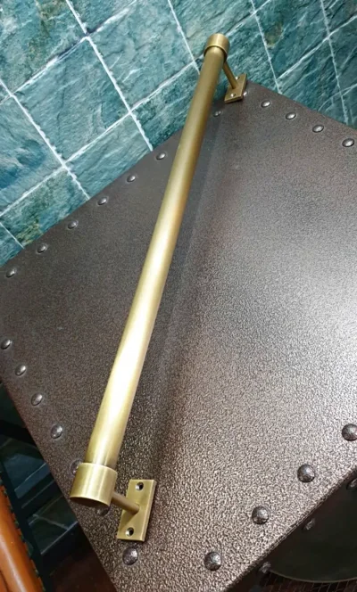 มือจับประตูทองเหลือง