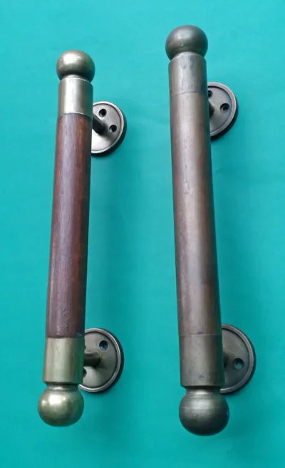 มือจับประตูทองเหลือง