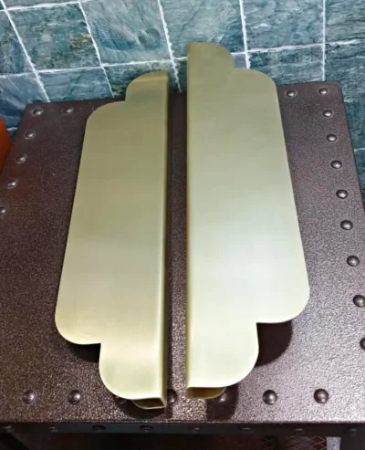 มือจับประตูทองเหลือง