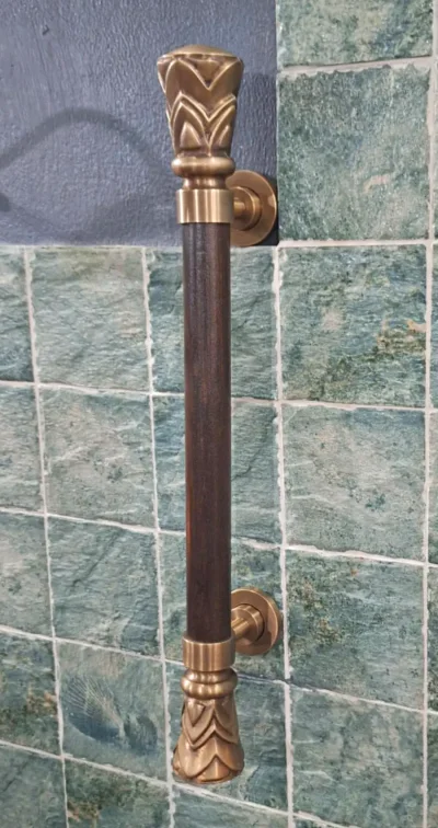 มือจับประตูทองเหลือง ด้ามไม้สัก