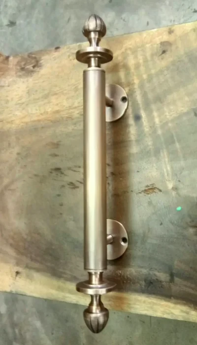 มือจับประตูทองเหลือง