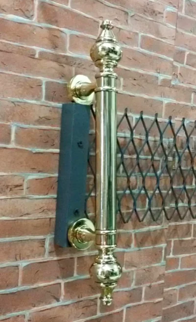 มือจับประตูทองเหลือง