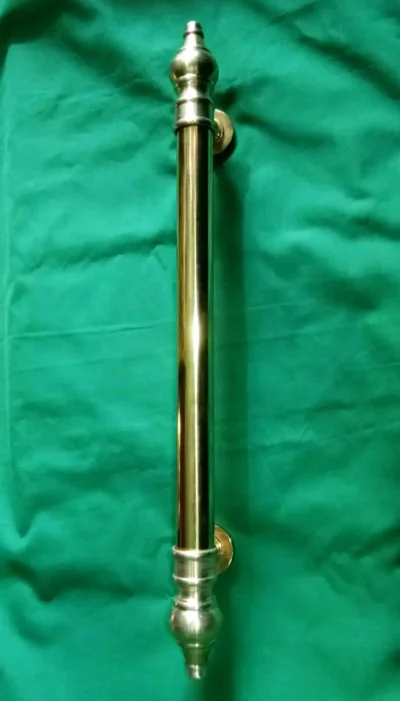 มือจับประตูทองเหลือง