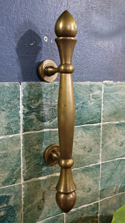 มือจับประตูทองเหลือง