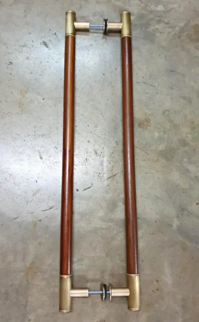 มือจับประตูทองเหลือง ด้ามไม้สัก