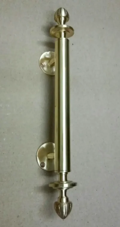 มือจับประตูทองเหลือง