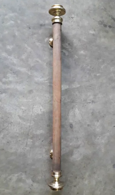 มือจับประตูทองเหลือง