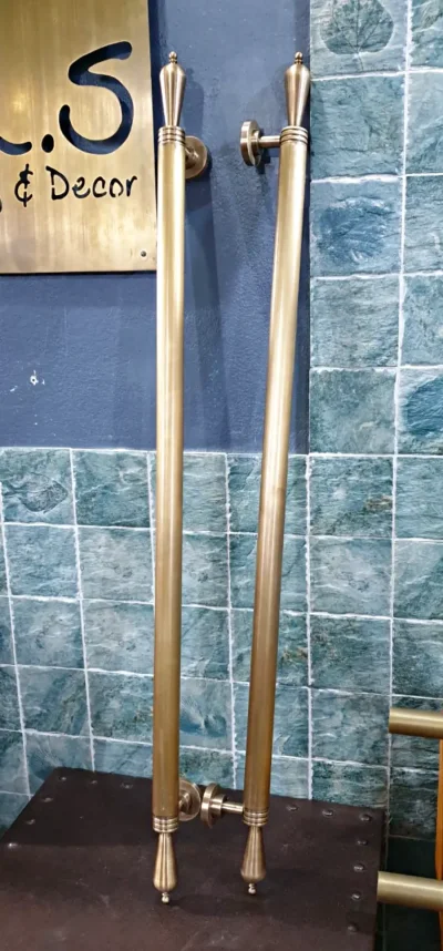 มือจับประตูทองเหลือง