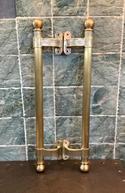 มือจับประตูทองเหลือง